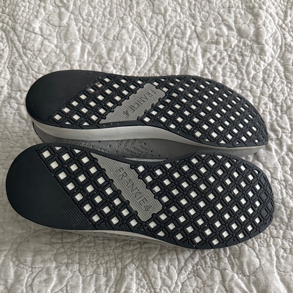 FRANKIE4 Women's Gray Knit Sneakers, SZ 9.5 - Picture 5 of 7